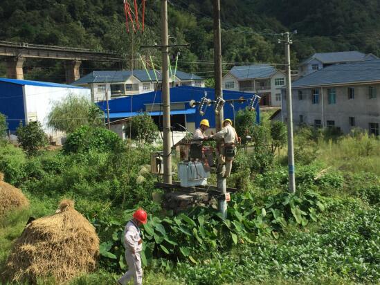 國網(wǎng)中方縣供電公司逢停必檢加速推進老舊線路整治