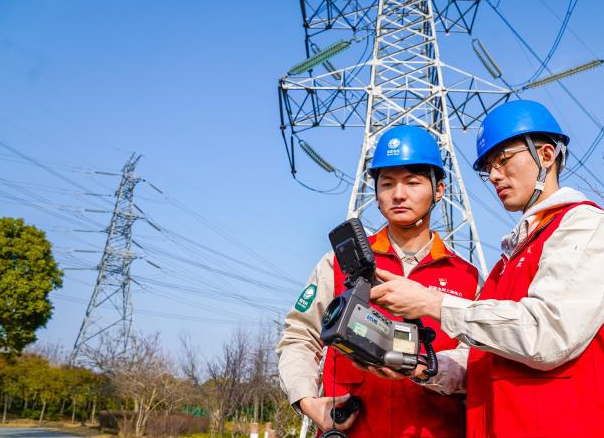 國網(wǎng)上海電力保障有力助市民安心過年 服務不減讓申城年味更濃