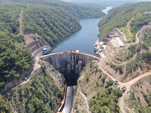 剛果(金)布桑加水電站大壩全面封頂至885米高程