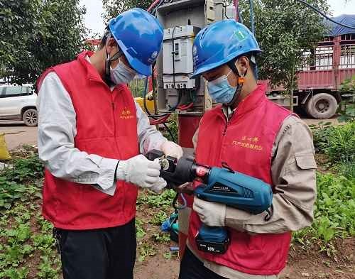 國網會理市供電公司緊急搶修2小時 為方艙醫(yī)院保電護航