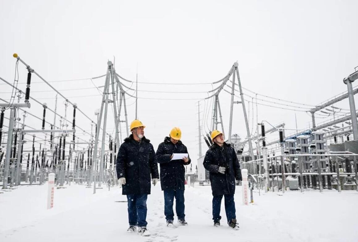 國網(wǎng)長春供電公司積極迎戰(zhàn)今冬首場降雪