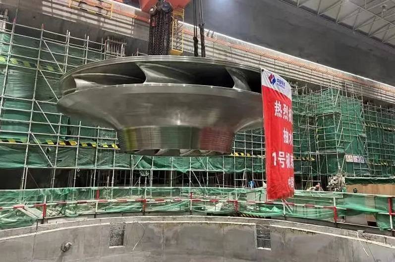 福建廈門抽水蓄能電站完成首臺機組轉(zhuǎn)輪吊裝