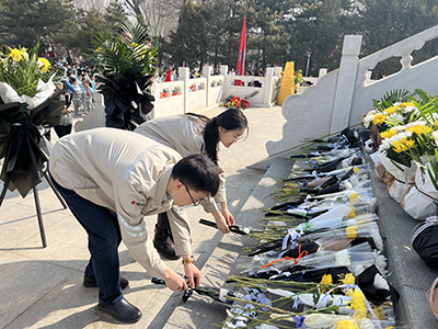 大唐蒙東新能源事業(yè)部開(kāi)展“緬懷先烈志 共筑中華魂”清明祭掃活動(dòng)