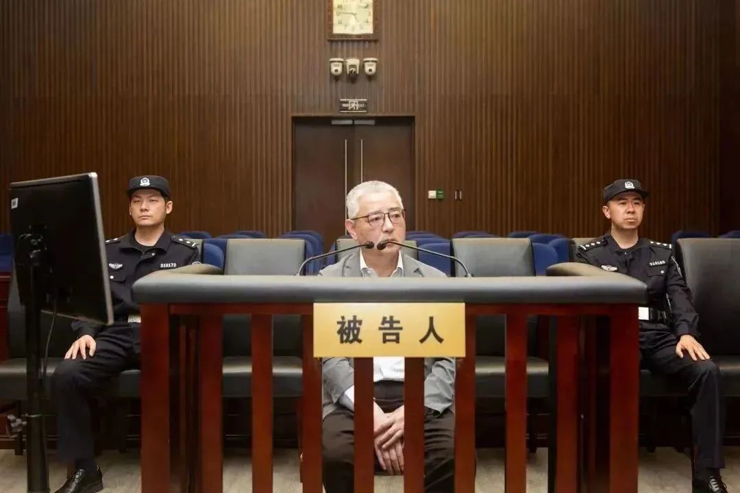 被控受賄1.56億，原上海電氣集團股份有限公司總裁、董事長鄭建華受審