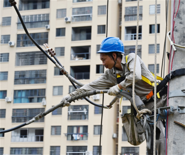 國網邵武市供電公司高效移桿改線 護航民生工程