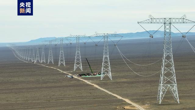 “疆電入渝”特高壓工程送電端開(kāi)啟架線施工