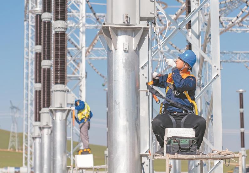 蒙東錫盟江蘇能源烏拉蓋電廠、華電白音華金山電廠500千伏送出工程全線貫通