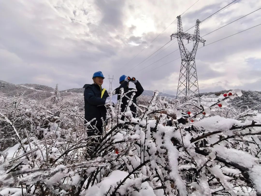 南方電網(wǎng)科技抗冰 讓冰雪“看得見(jiàn)、除得掉、防得住”