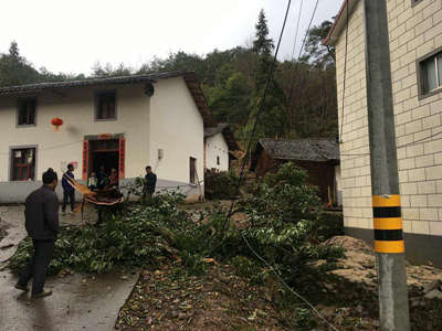 靖安縣供電公司：狂風暴雨侵襲,供電人迅速行動