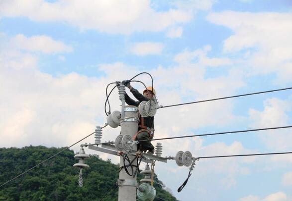 江永供電：奉獻(xiàn)電網(wǎng)力量 助力“旅游扶貧”